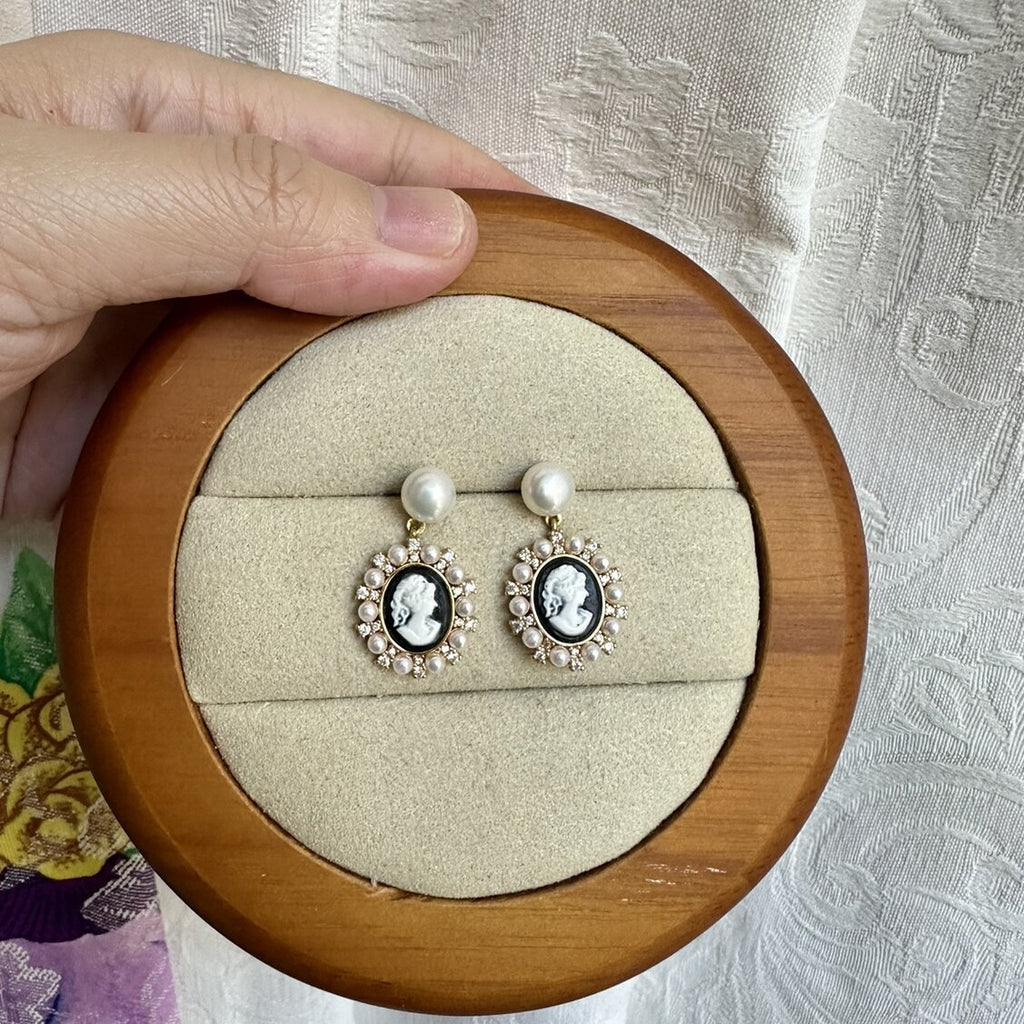 High-End Retro Baroque Relief Portrait Earrings