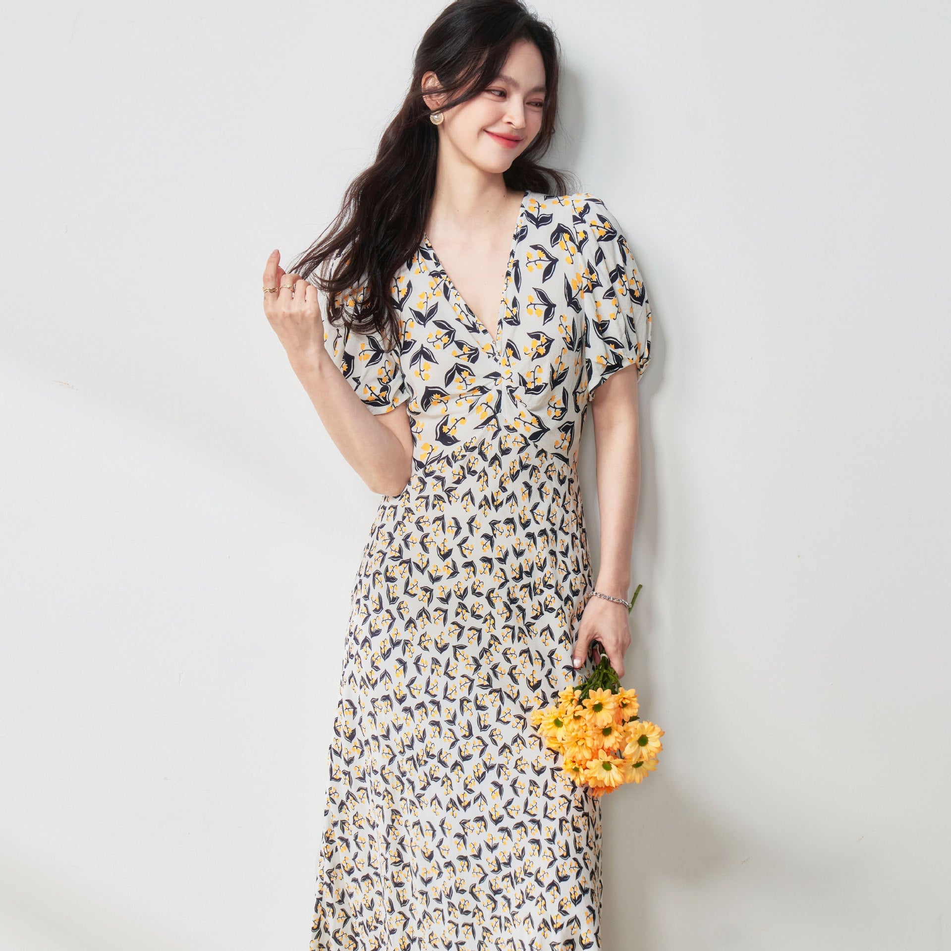 Elegant Graceful Puff Sleeve Lily V-neck Tight Waist Mid-length Dress - IVOIRART.COM