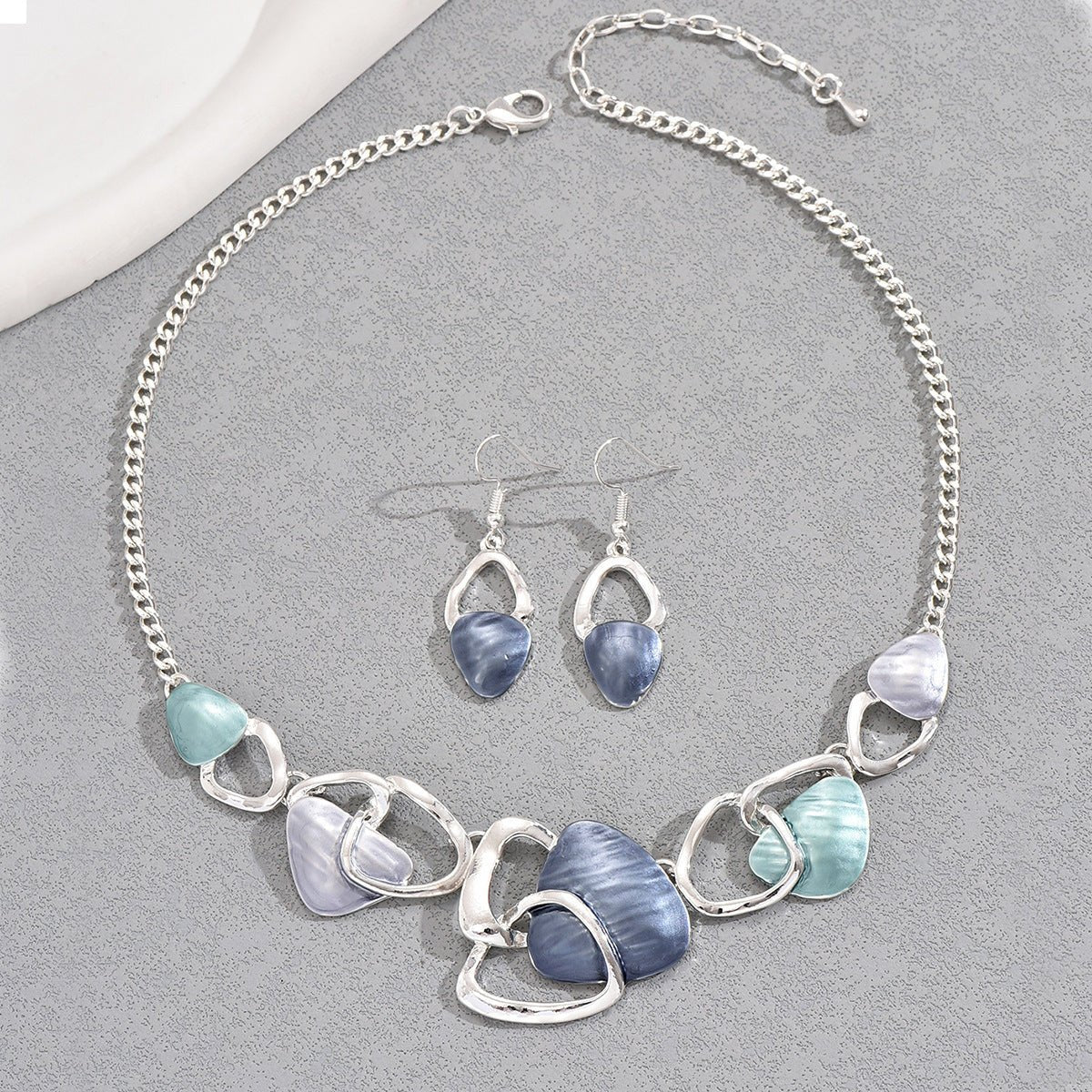 Ensemble bijoux femme Boucles émail rondes et collier clavicule irrégulier chic! - IVOIRART.COM