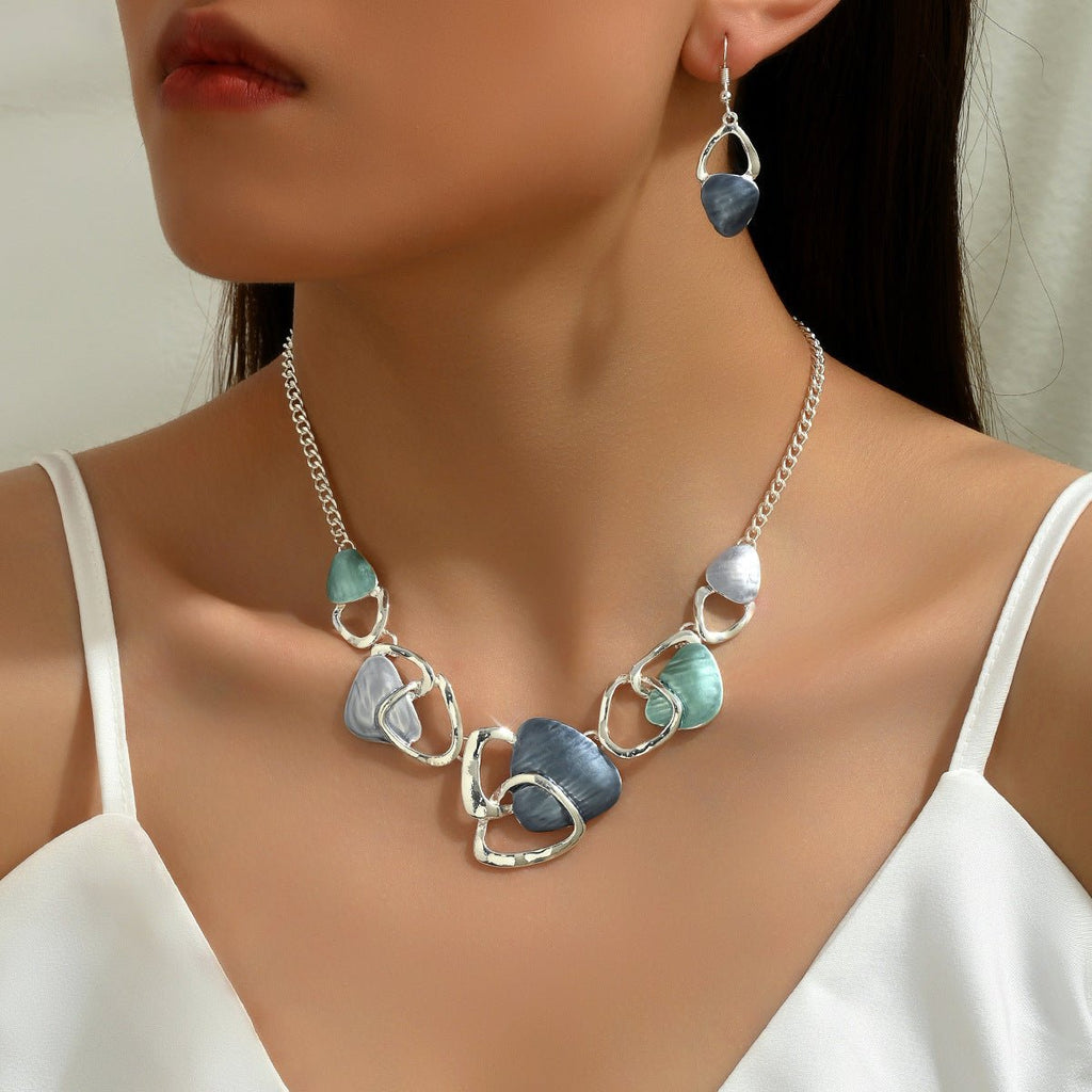 Ensemble bijoux femme Boucles émail rondes et collier clavicule irrégulier chic! - IVOIRART.COM