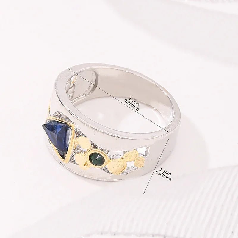 Ensemble de bague de fiançailles créative ajourée avec zirconiums verts éclatants - IVOIRART.COM