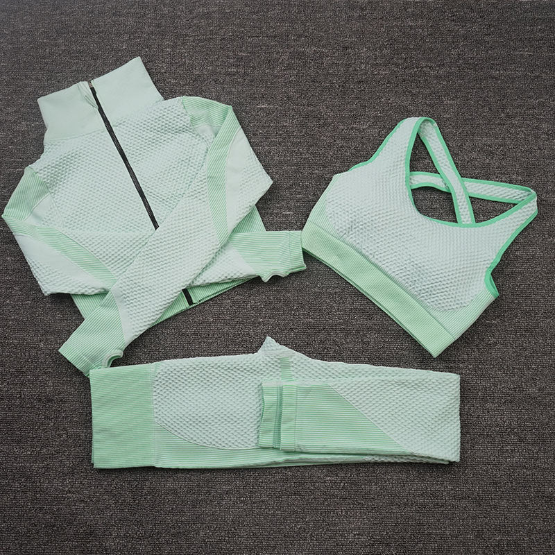 Ensemble de sport stretch trois pièces pour fitness et yoga – pantalon et haut ajustés - IVOIRART.COM