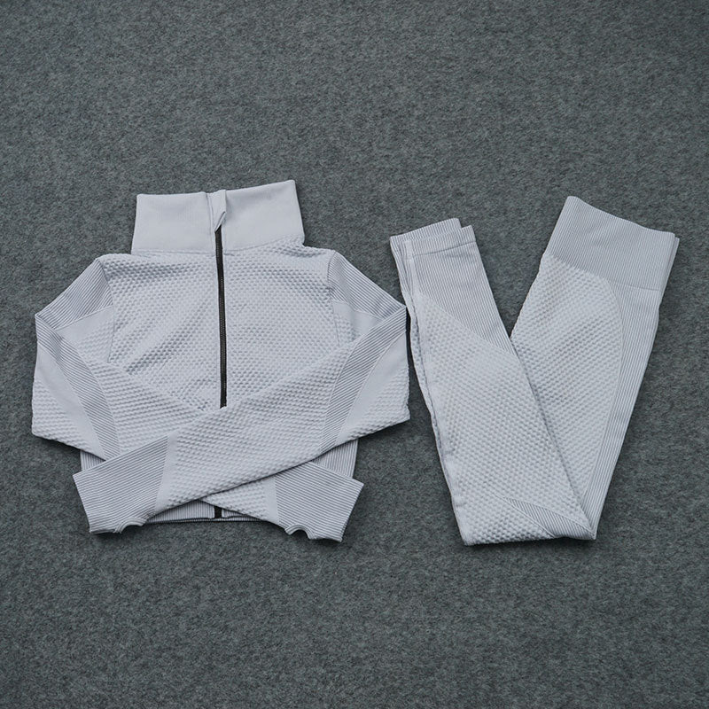 Ensemble de sport stretch trois pièces pour fitness et yoga – pantalon et haut ajustés - IVOIRART.COM