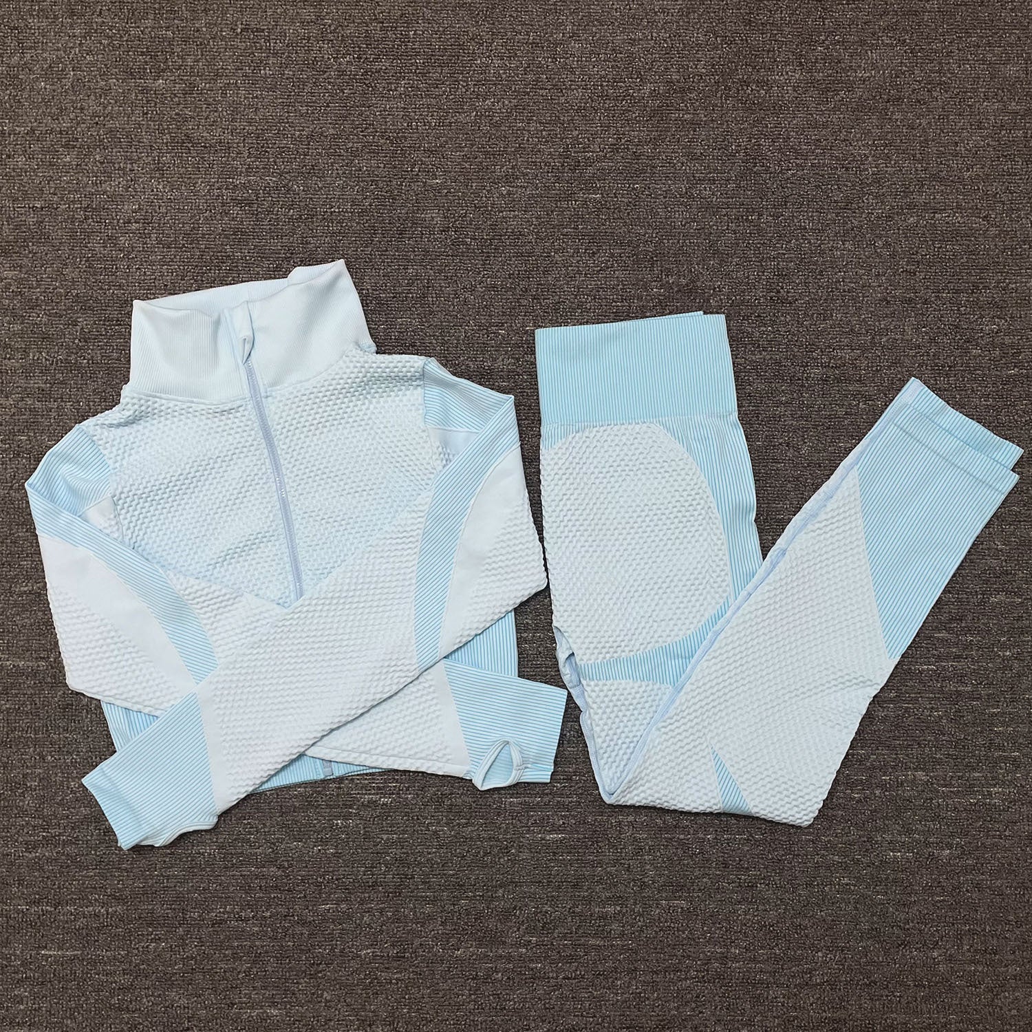 Ensemble de sport stretch trois pièces pour fitness et yoga – pantalon et haut ajustés - IVOIRART.COM