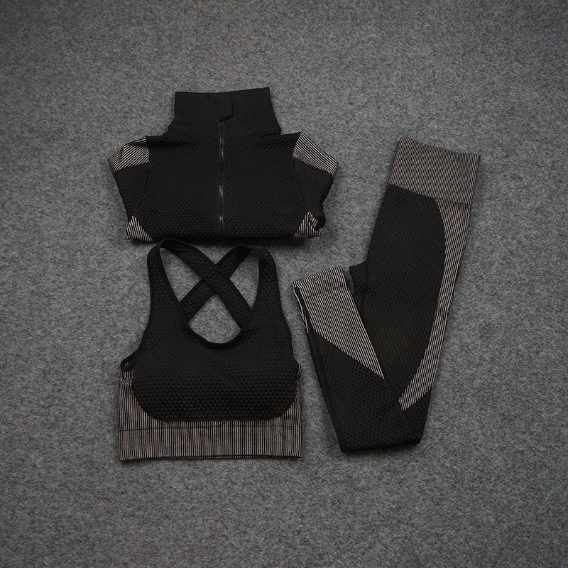Ensemble de sport stretch trois pièces pour fitness et yoga – pantalon et haut ajustés - IVOIRART.COM