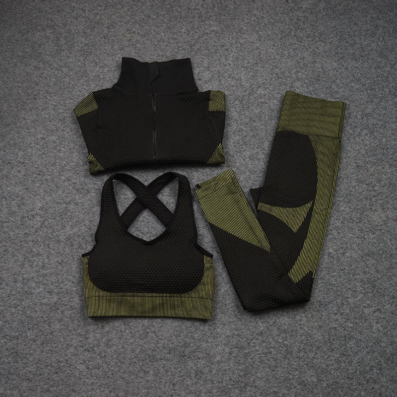 Ensemble de sport stretch trois pièces pour fitness et yoga – pantalon et haut ajustés - IVOIRART.COM