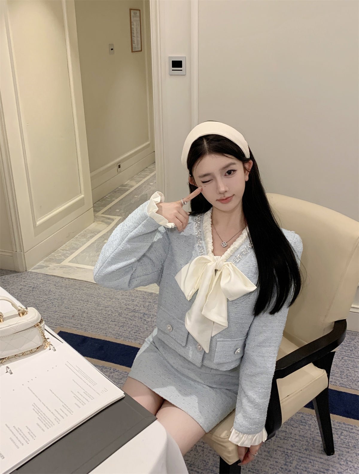Ensemble tweed femme nœud papillon : veste et jupe taille haute, polyester chic. - IVOIRART.COM