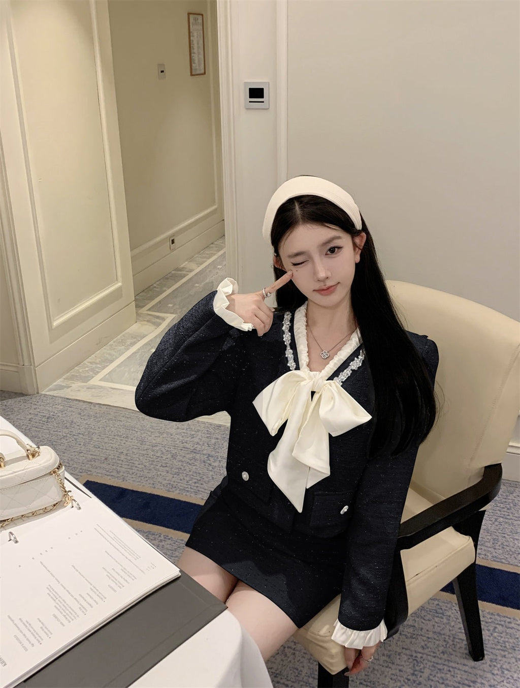 Ensemble tweed femme nœud papillon : veste et jupe taille haute, polyester chic. - IVOIRART.COM