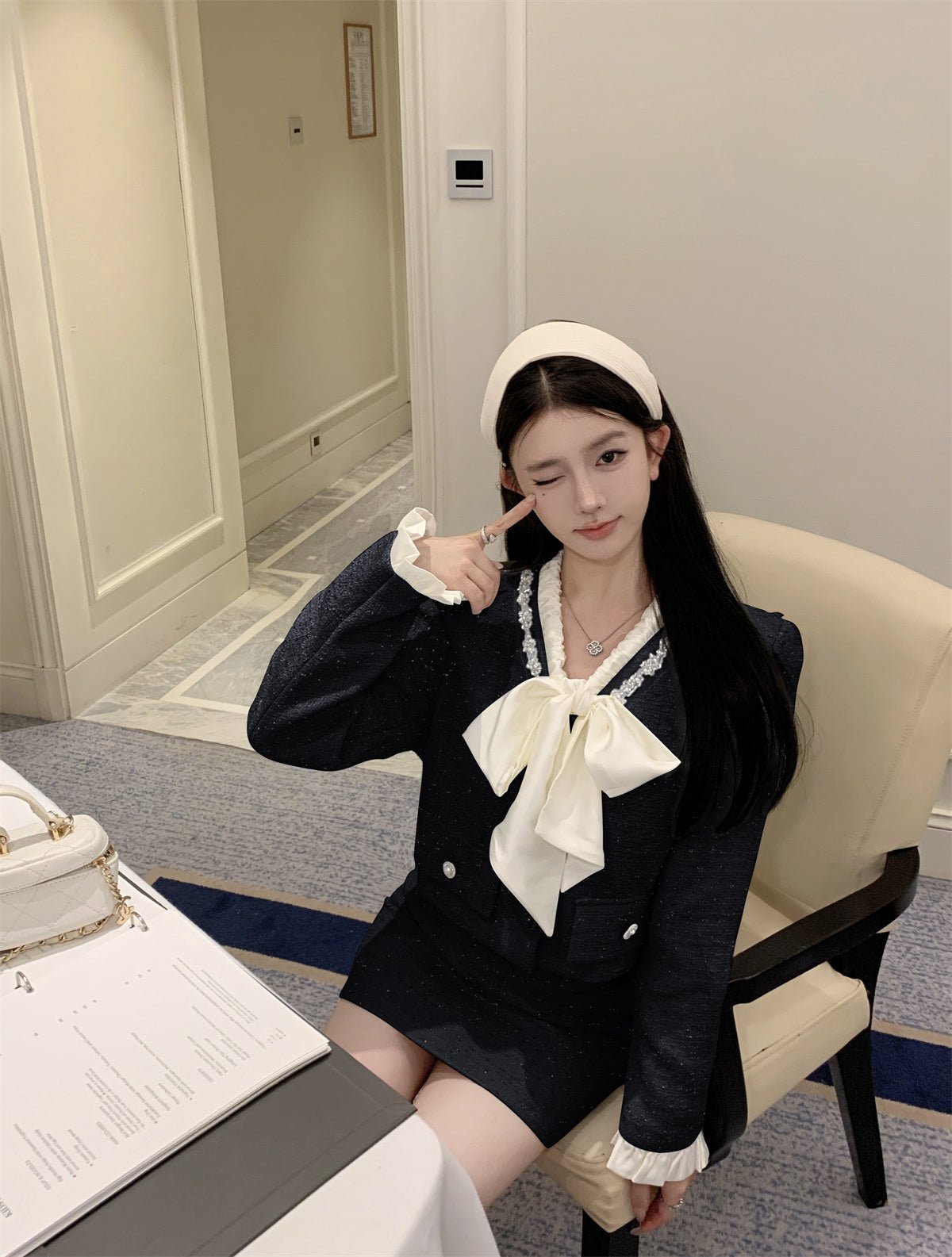 Ensemble tweed femme nœud papillon : veste et jupe taille haute, polyester chic. - IVOIRART.COM
