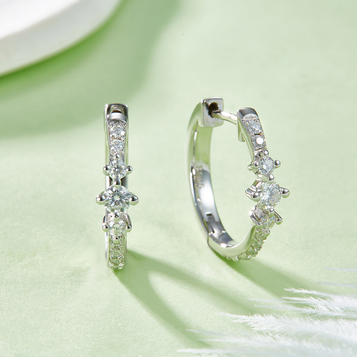 Boucles d'Oreilles Créoles Huggie Moissanite 0,52CT Argent 925 S925 3,3g 16,5mm 3 Pierres Platine Coffret Cadeau