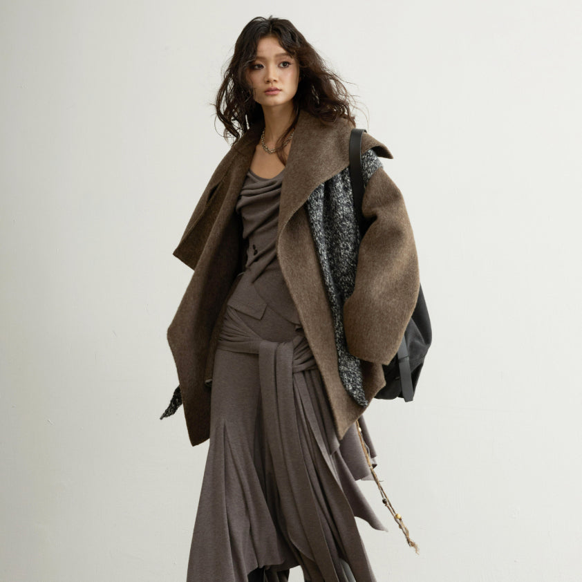 Manteau artisanal en laine double-face style nomade couleur brun ébène