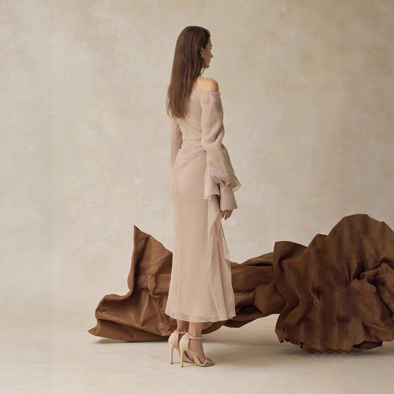 Gentle-style Pleated Long-sleeve Waist-cinching Off-shoulder Gown With Pleats In A Ladylike Aesthetic - IVOIRART.COM