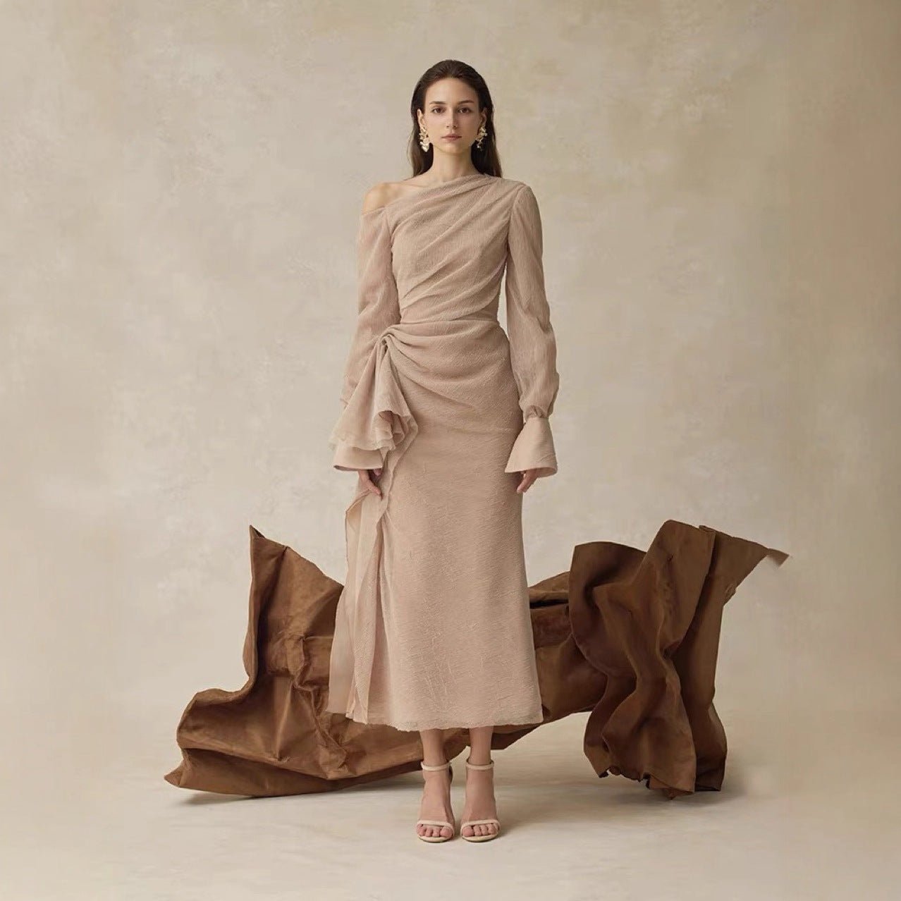 Gentle-style Pleated Long-sleeve Waist-cinching Off-shoulder Gown With Pleats In A Ladylike Aesthetic - IVOIRART.COM