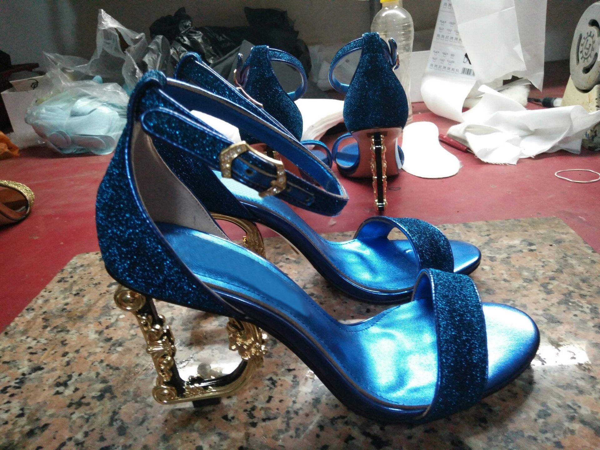 Gold high heels - IVOIRART.COM