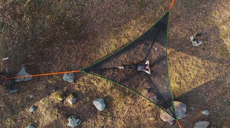 Hamac Multi-personnes Design Triangulaire Portable Tapis Aérien Multifonction 3 Points - IVOIRART.COM