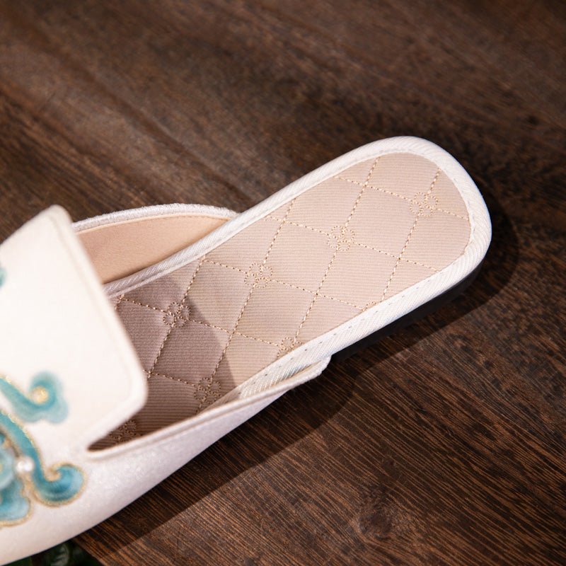Handmade Butterfly Closed-Toe Mule Shoes For Women -Comfortable Flat Cloth Shoes, Hanfu & Qipao Shoes, Vintage Embroidered Flats - IVOIRART.COM