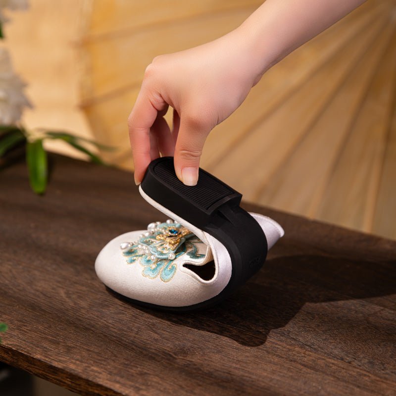 Handmade Butterfly Closed-Toe Mule Shoes For Women -Comfortable Flat Cloth Shoes, Hanfu & Qipao Shoes, Vintage Embroidered Flats - IVOIRART.COM