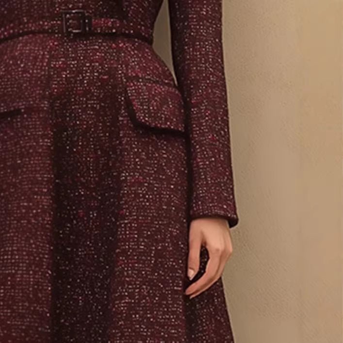 Jupe rétro élégante en tweed rouge avec encolure à revers — style tailleur chic! - IVOIRART.COM