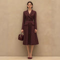 Jupe rétro élégante en tweed rouge avec encolure à revers — style tailleur chic! - IVOIRART.COM