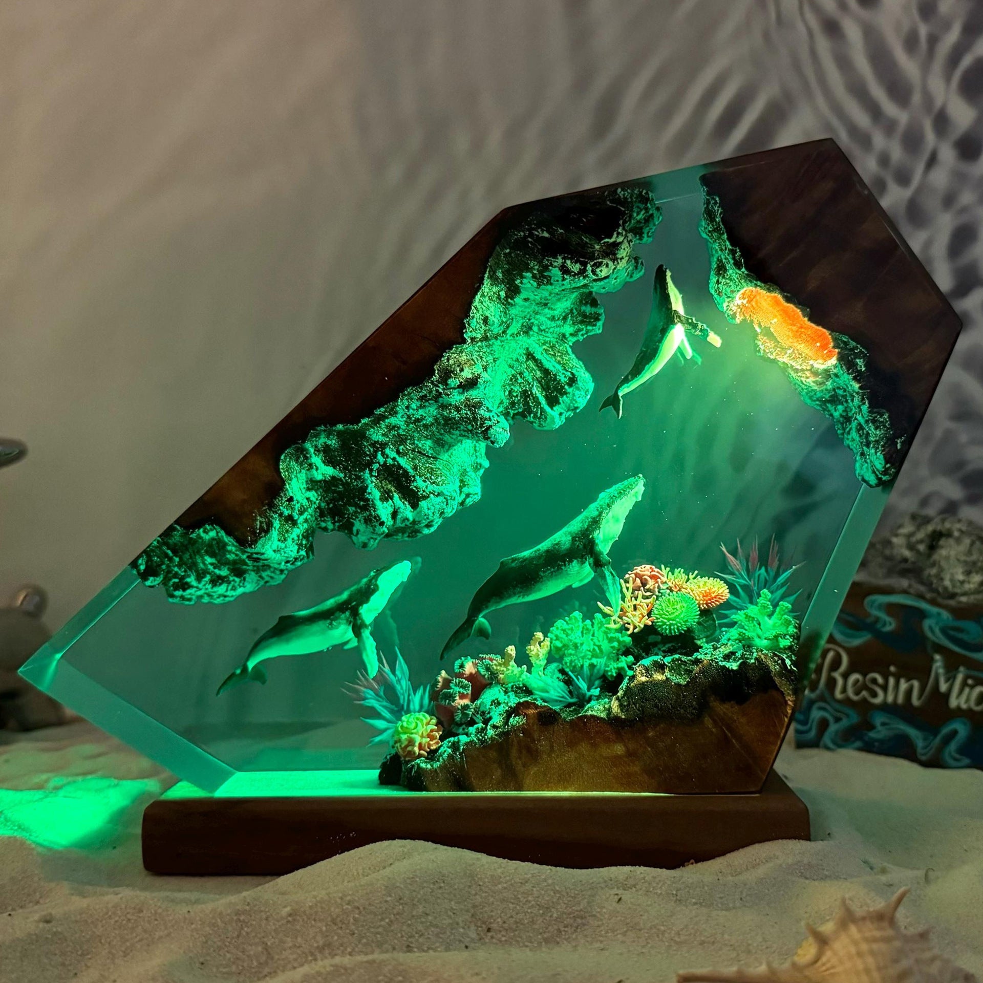 Lampe Baleine à Bosse en Résine et Bois époxy, Décorative USB, Style Minimaliste. - IVOIRART.COM