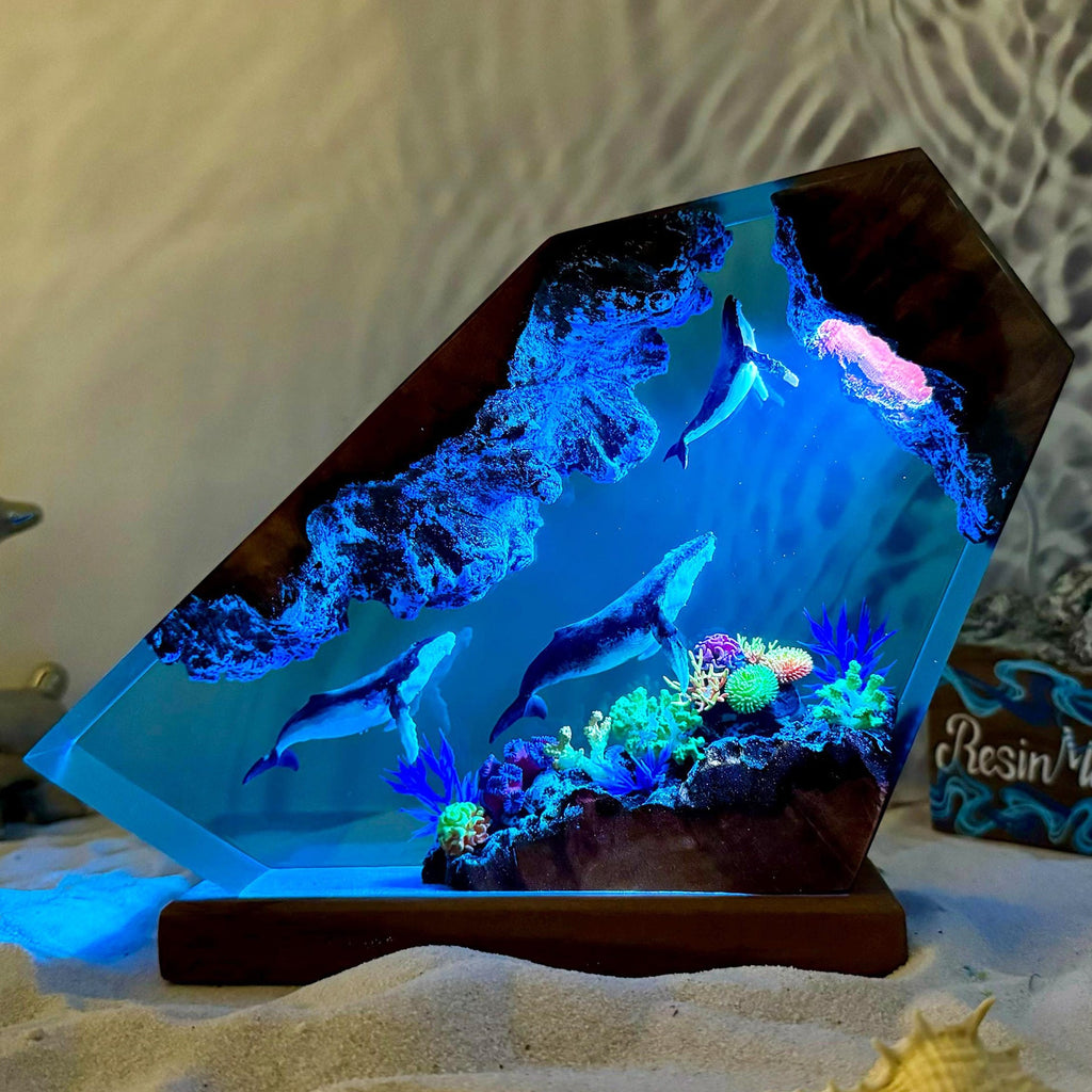 Lampe Baleine à Bosse en Résine et Bois époxy, Décorative USB, Style Minimaliste. - IVOIRART.COM