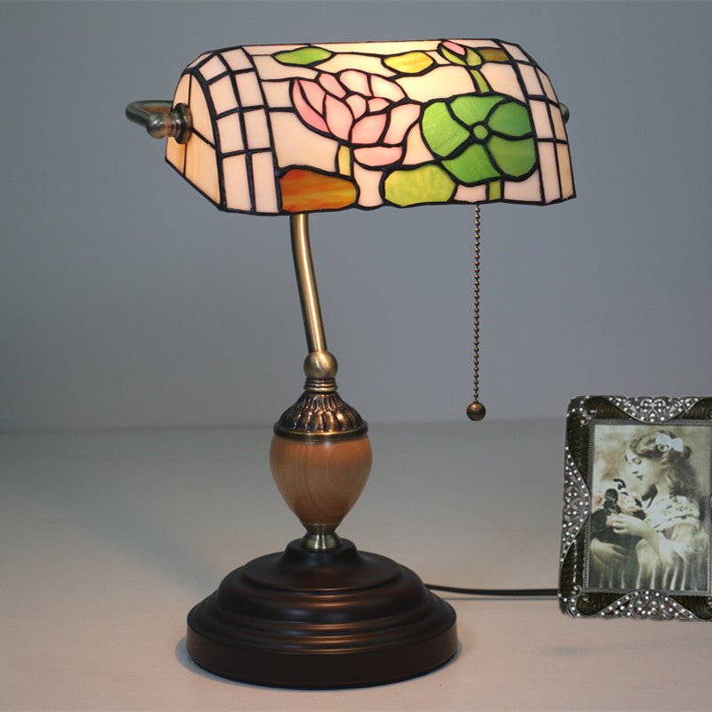 Lampe de bureau créative rétro 'Retro Bank' au style nostalgique en verre en laiton - IVOIRART.COM