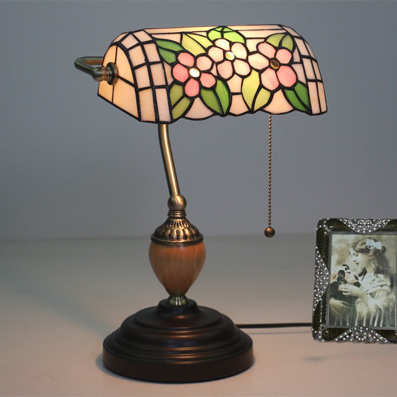 Lampe de bureau créative rétro 'Retro Bank' au style nostalgique en verre en laiton - IVOIRART.COM