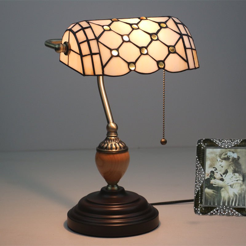 Lampe de bureau créative rétro 'Retro Bank' au style nostalgique en verre en laiton - IVOIRART.COM