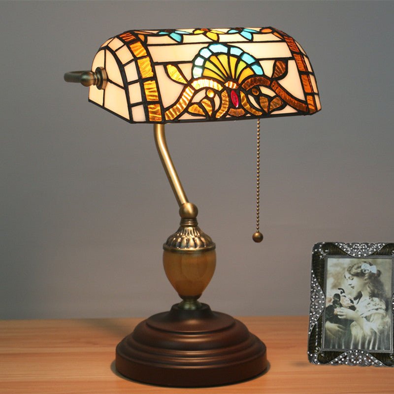 Lampe de bureau créative rétro 'Retro Bank' au style nostalgique en verre en laiton - IVOIRART.COM