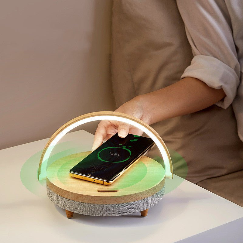 Lampe de Nuit LED avec Chargeur Sans Fil et Enceinte Bluetooth Intégrée - IVOIRART.COM