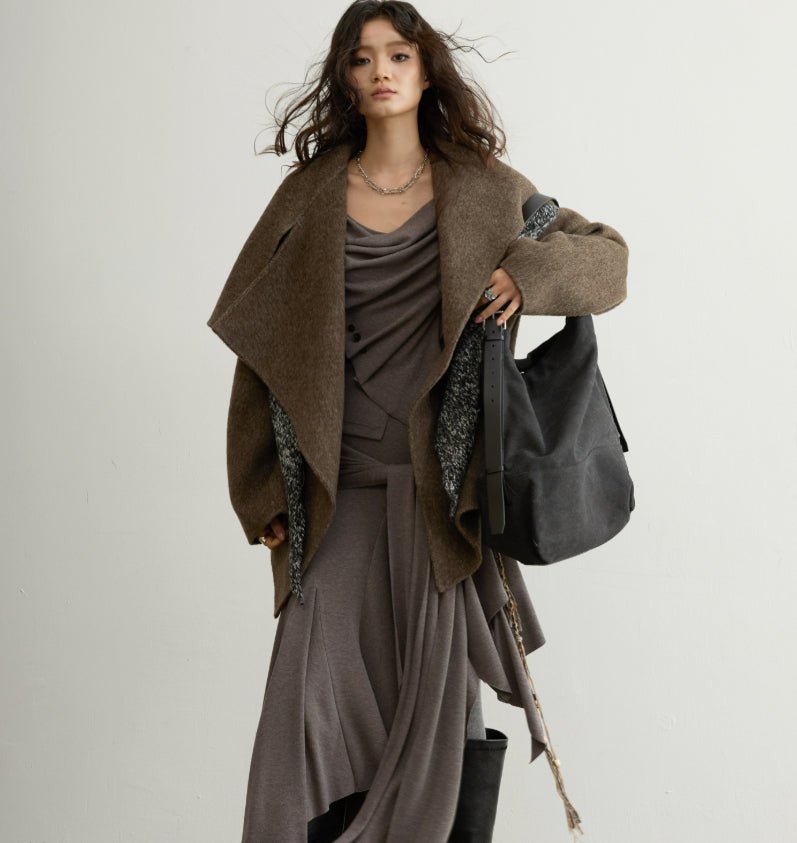 Manteau artisanal en laine double - face style nomade couleur brun ébène - IVOIRART.COM