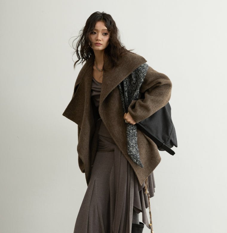 Manteau artisanal en laine double - face style nomade couleur brun ébène - IVOIRART.COM