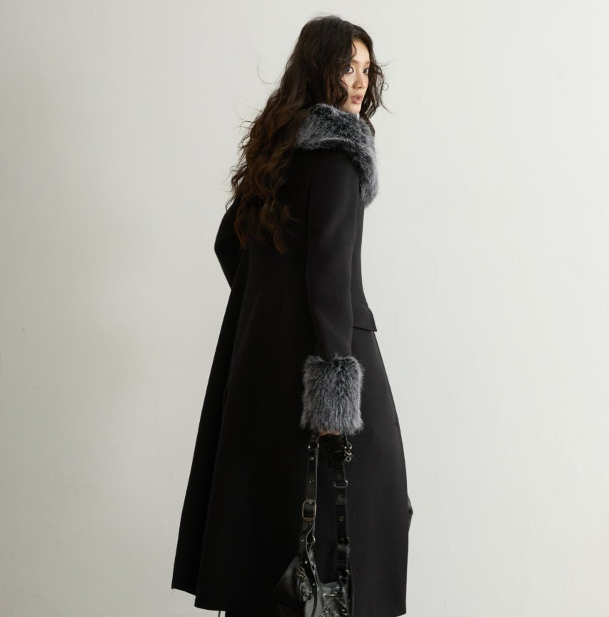 Manteau en laine avec col bordé de fourrure, taille cintrée et silhouette longue - IVOIRART.COM