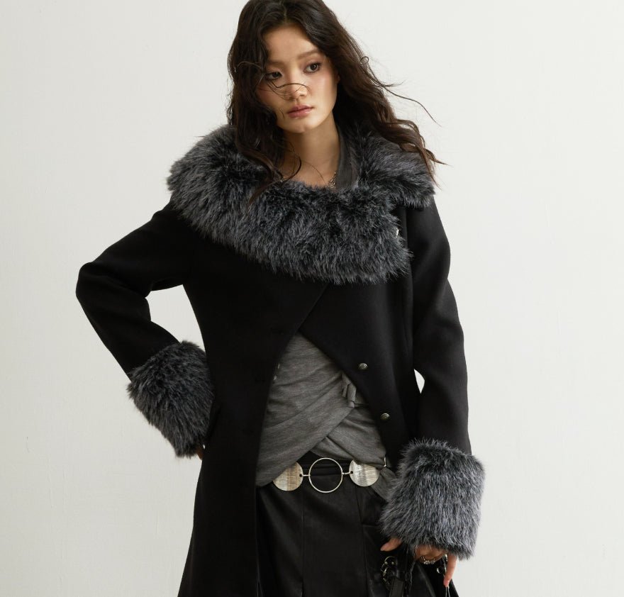 Manteau en laine avec col bordé de fourrure, taille cintrée et silhouette longue - IVOIRART.COM