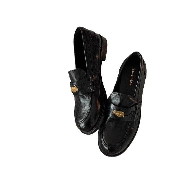 Mocassins à bout rond avec petite médaille dorée, style britannique, cuir à enfiler - IVOIRART.COM