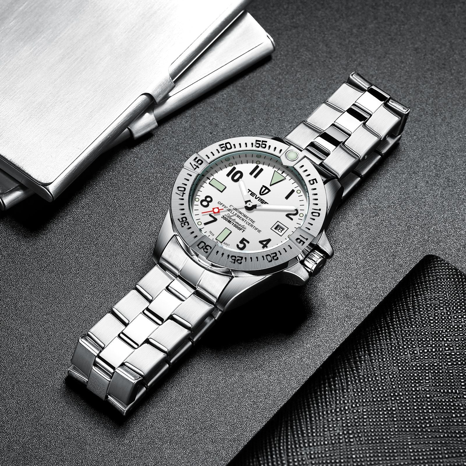 Montre de sport étanche avec phase de lune, calendrier et indication 24h - IVOIRART.COM