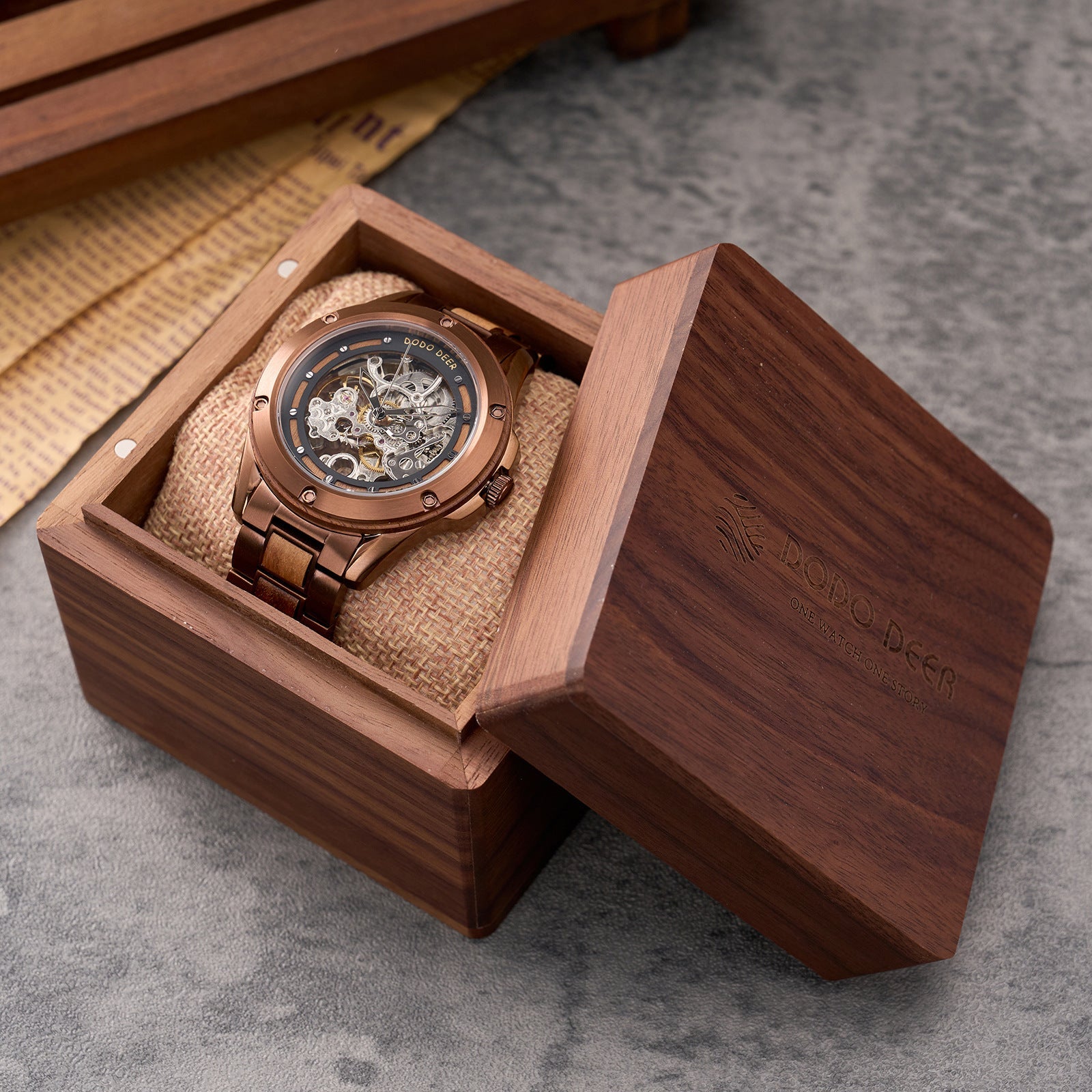 Montre en Bois Mécanique ajourée pour Homme au Style Vintage et Classique - IVOIRART.COM