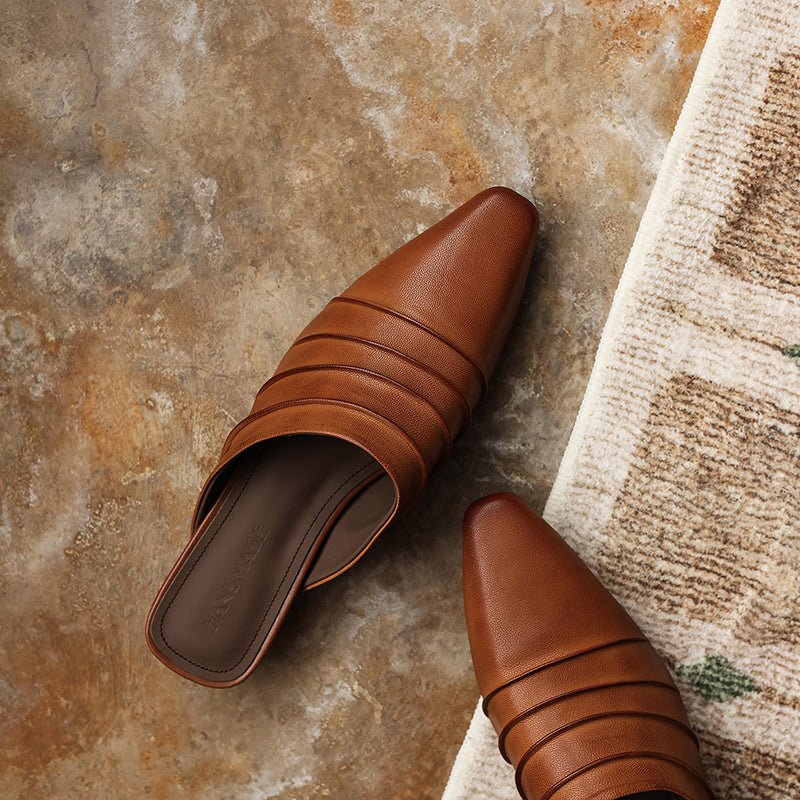 Mules artisanales pour femme en cuir pleine fleur de mouton froncé, talon bas carré - IVOIRART.COM