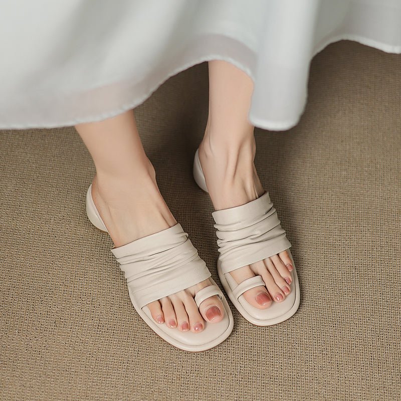Mules artisanales pour femmes en peau de mouton véritable, talon bloc et boucle orteil - IVOIRART.COM