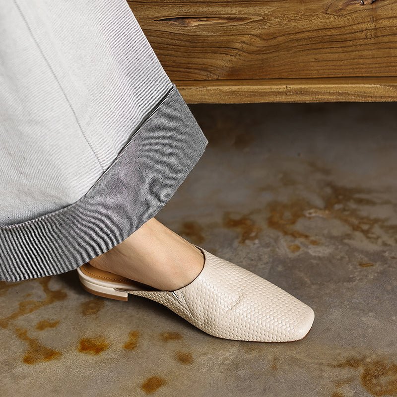 Mules tissées artisanales en peau de mouton teintée d'eau pour femmes, talon carré épais, dos ouvert, doublure en peau de porc - IVOIRART.COM