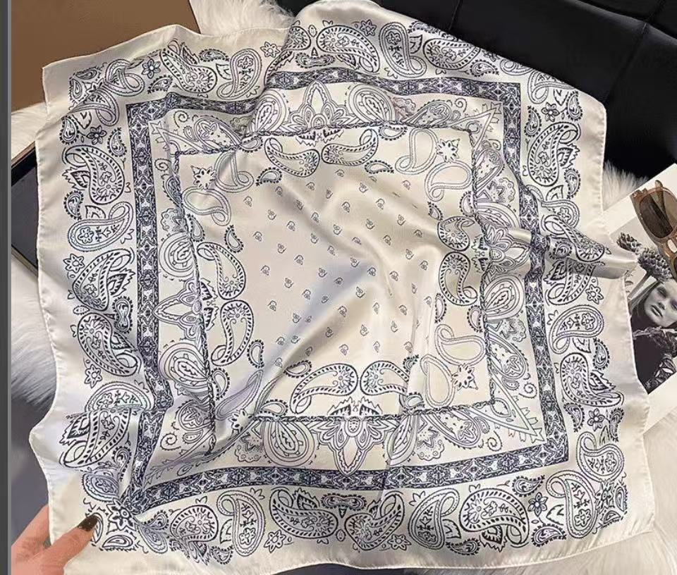 Nouveau Foulard Carré Polyvalent en Soie Imitation pour Femme - Élégant et Pratique - IVOIRART.COM