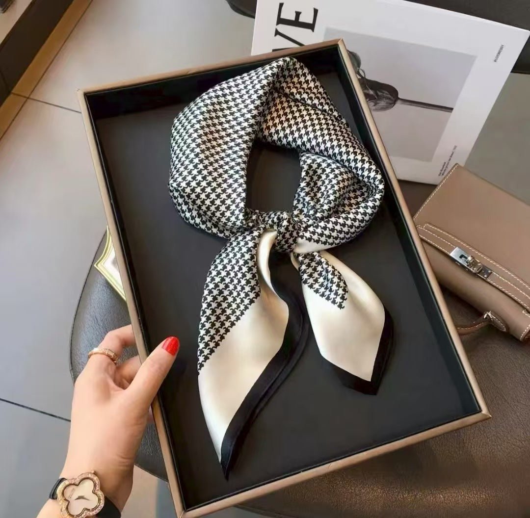 Nouveau Foulard Carré Polyvalent en Soie Imitation pour Femme - Élégant et Pratique - IVOIRART.COM