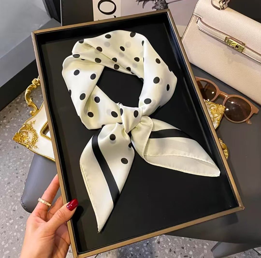 Nouveau Foulard Carré Polyvalent en Soie Imitation pour Femme - Élégant et Pratique - IVOIRART.COM