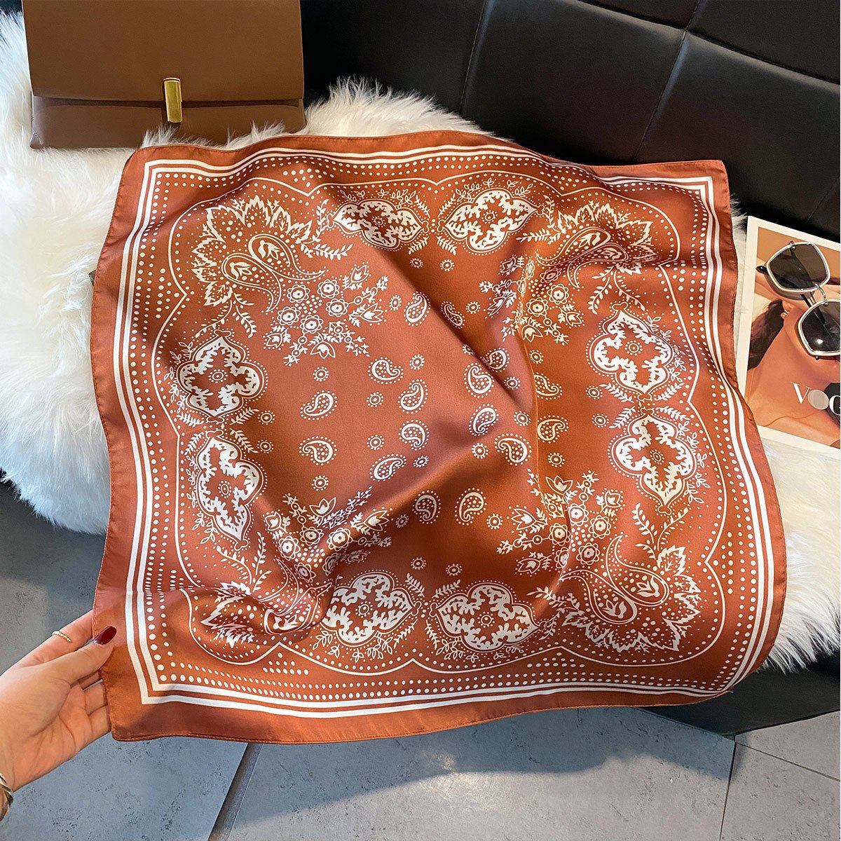 Nouvelle Écharpe Carrée 70cm en Soie Luxe Abordable et Élégante - IVOIRART.COM