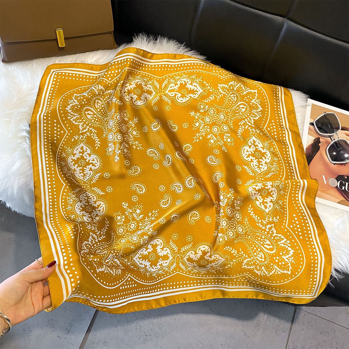 Nouvelle Écharpe Carrée 70cm en Soie Luxe Abordable et Élégante - IVOIRART.COM