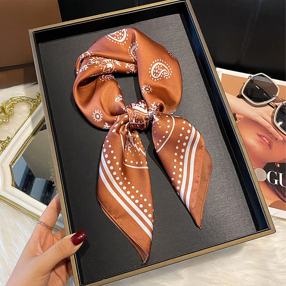 Nouvelle Écharpe Carrée 70cm en Soie Luxe Abordable et Élégante - IVOIRART.COM