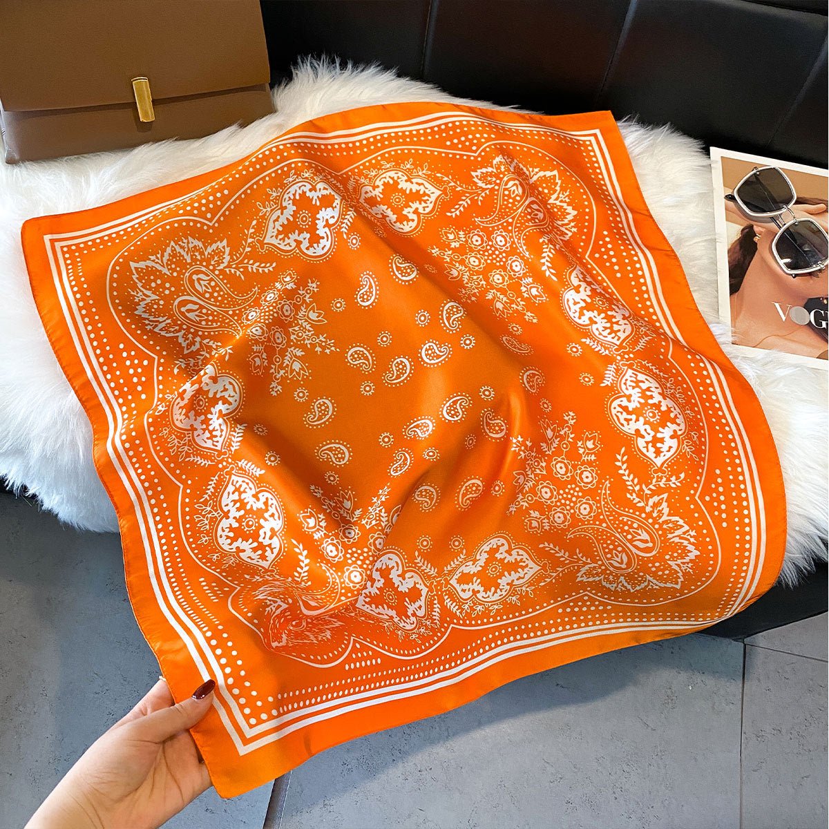 Nouvelle Écharpe Carrée 70cm en Soie Luxe Abordable et Élégante - IVOIRART.COM