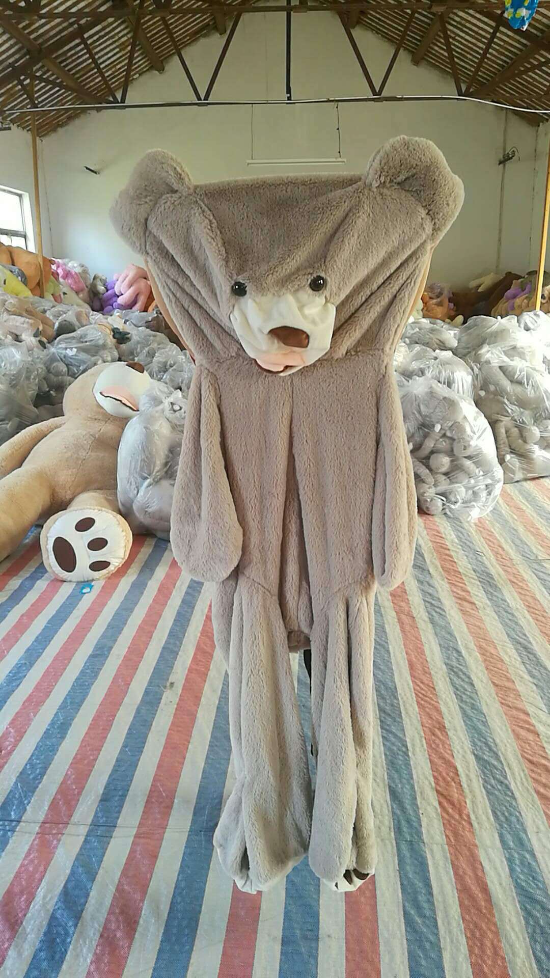 Ourson Géant en Peluche avec Coquille en Cuir Ultra Doux et XXL - IVOIRART.COM
