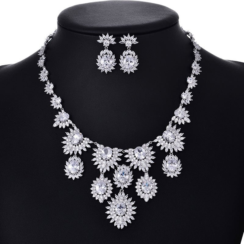 Parure de bijoux colorés en zircon pour mariage : boucles d'oreilles et collier femme - IVOIRART.COM