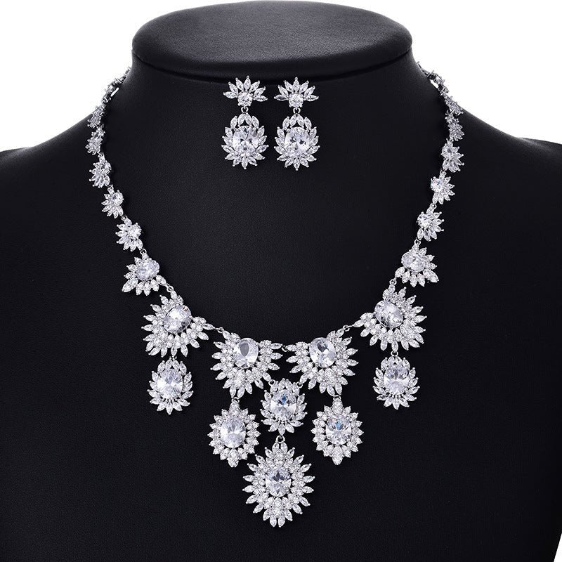 Parure de bijoux colorés en zircon pour mariage : boucles d'oreilles et collier femme - IVOIRART.COM